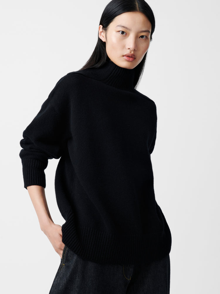 Gomes Knit in Black