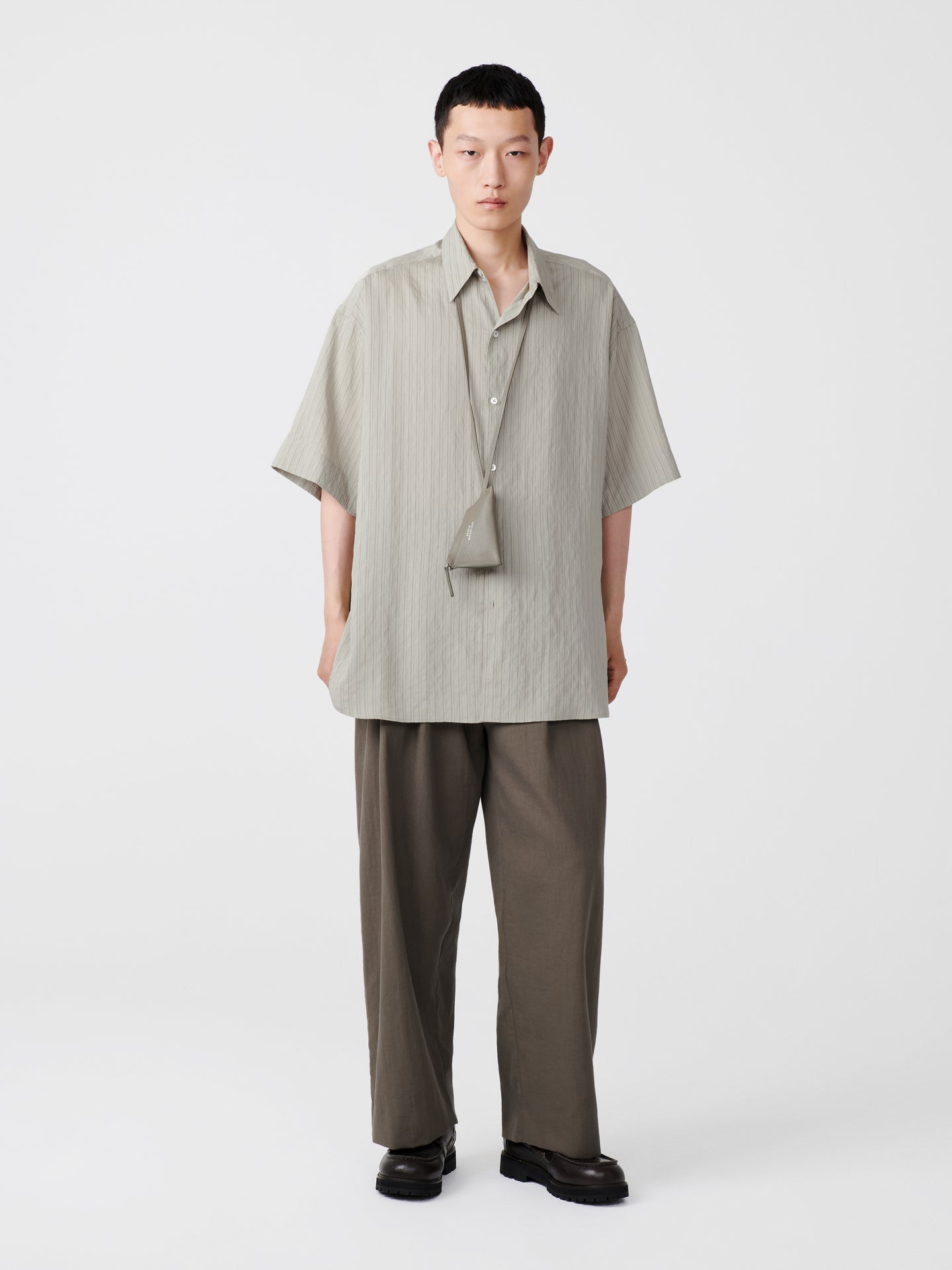 Line Pant in Fossil