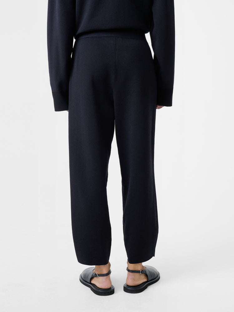 Moura Pant in Darkest Navy