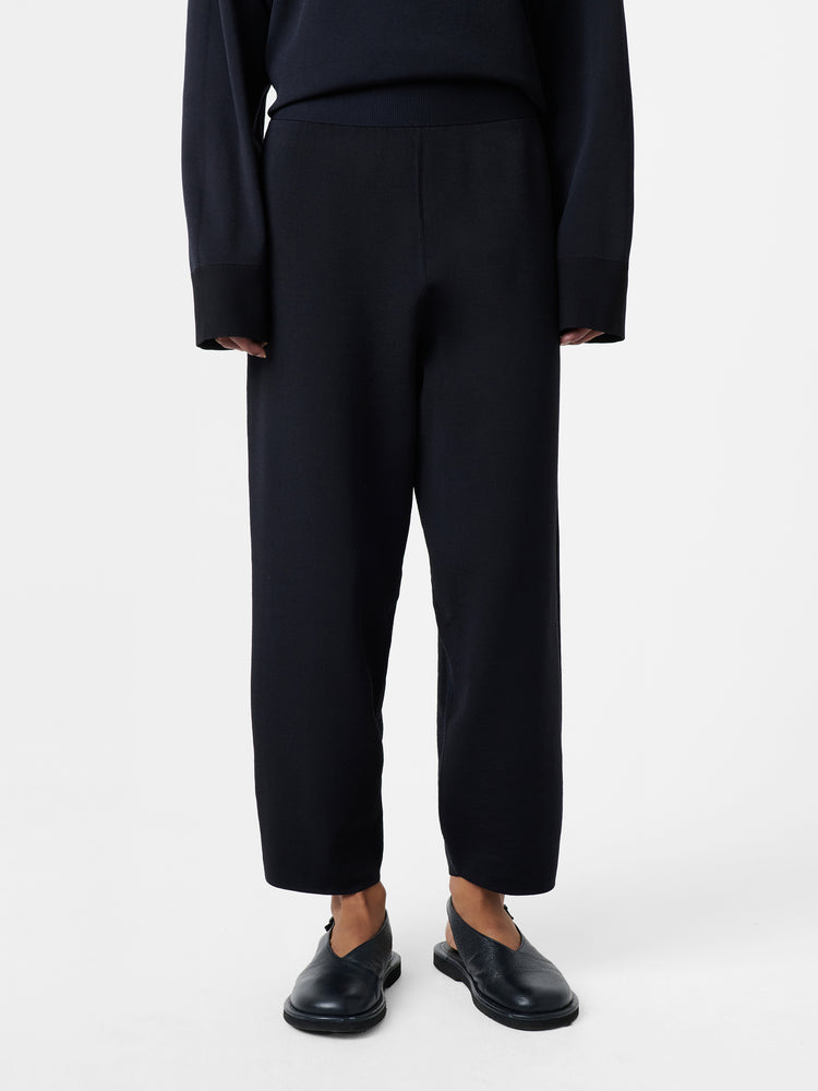 Moura Pant in Darkest Navy