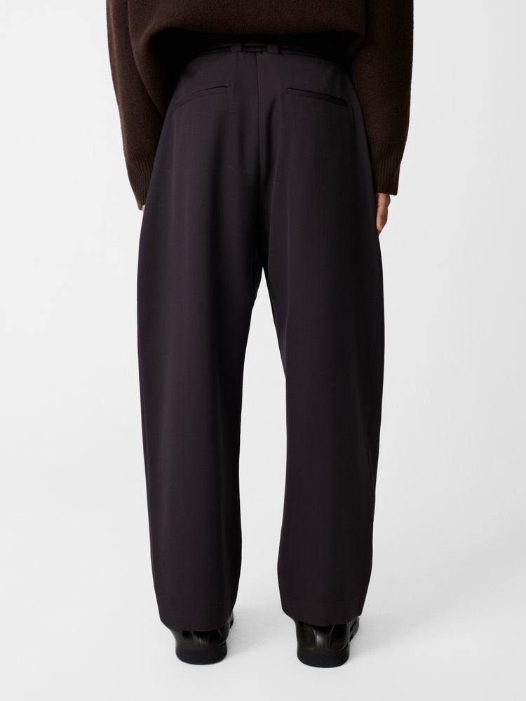 Tuck Pant in Espresso Brown